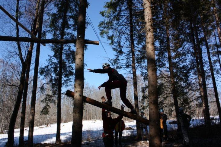 Kalnu Grupas 5 komandas iepazīšanās un sadarbības treniņš ar Zemo & Augsto virvju elementiem